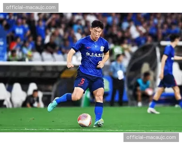 申花后防线人员不整 朱辰杰独木难支防守压力巨大