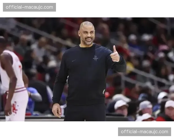 火箭加时赛领先13分遭逆转，乌度卡暂停时机与防守策略受质疑