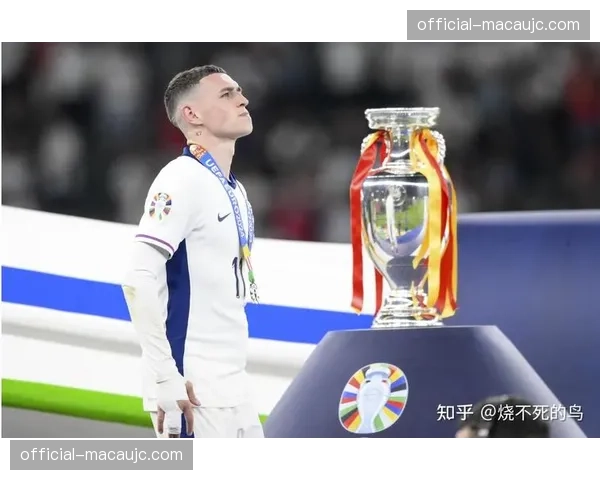 英格兰福登遭遇凶狠犯规离场 曼城中场核心保护问题引关注